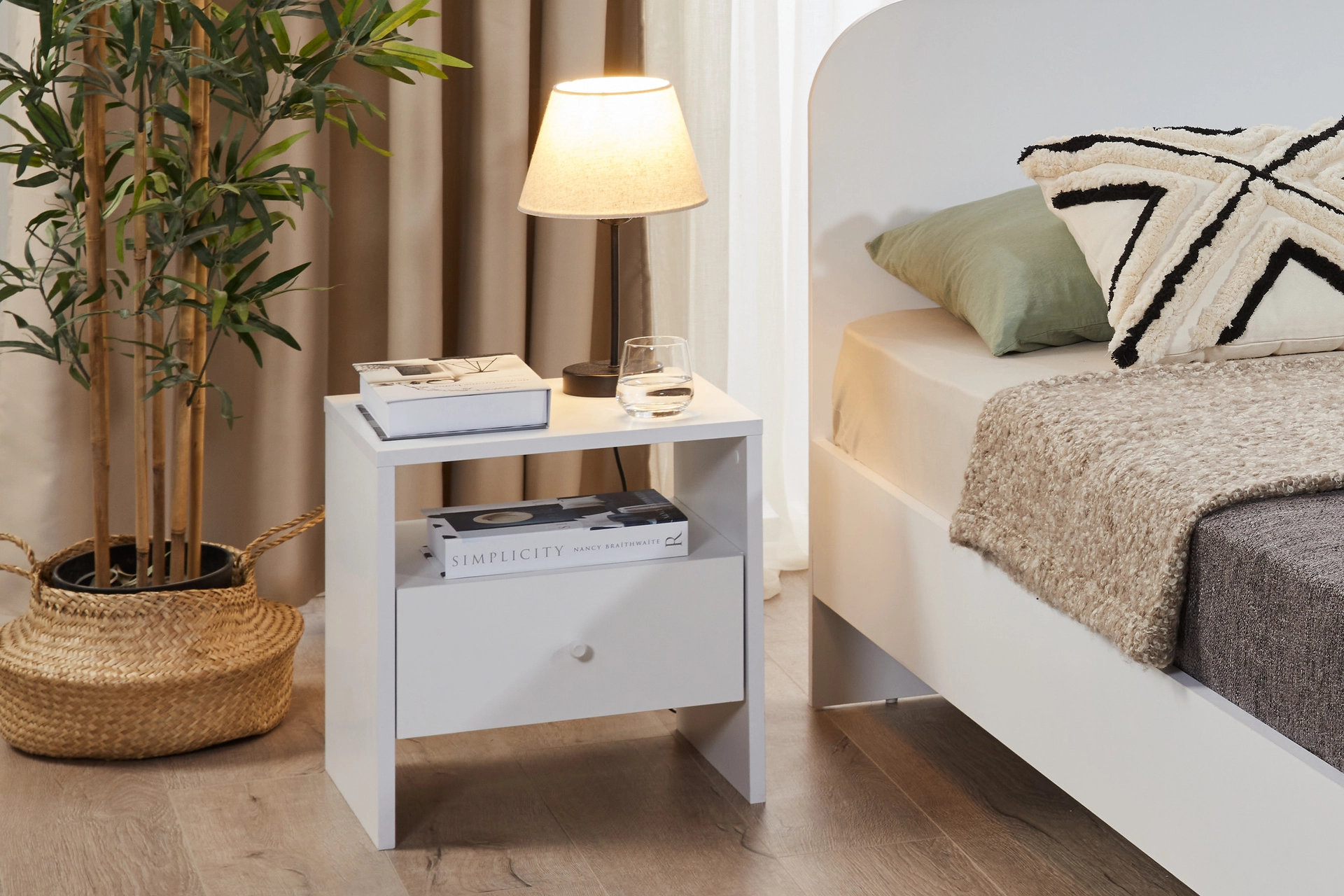 Modern Beyaz Raflı Komodin